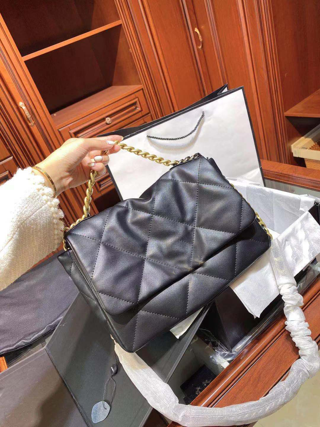 

High Quality Brand Luxury Designer Fashion Ladies Shoulder Bag Leather Flip Clutch 19 Series Large 30cm Sheepskin Wallet, Cream