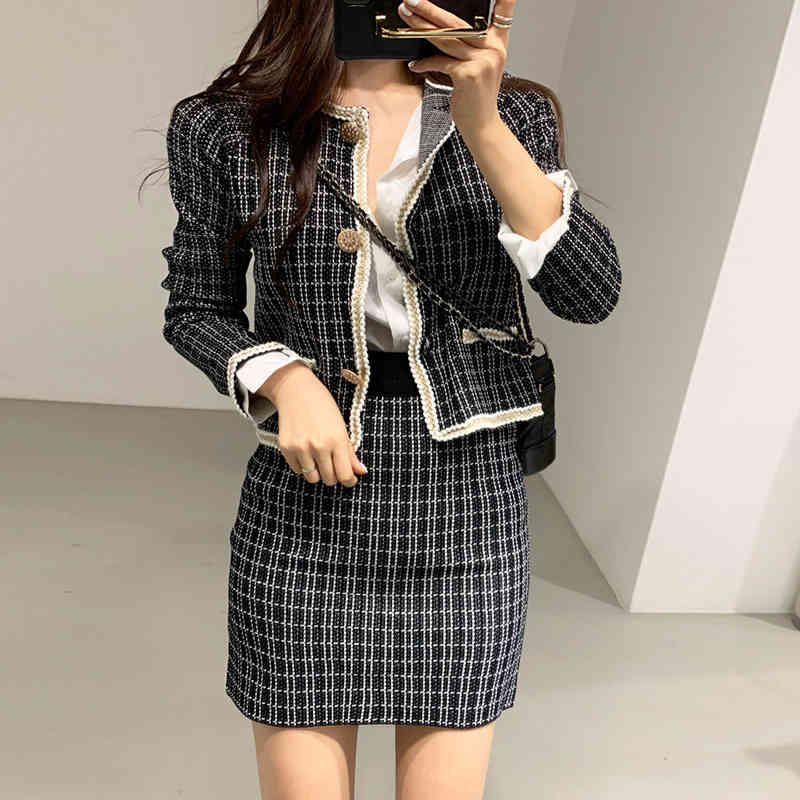 

French niche early spring was thin, high waist, short skirt, knitted cardigan, western style plaid suit women 210525, White