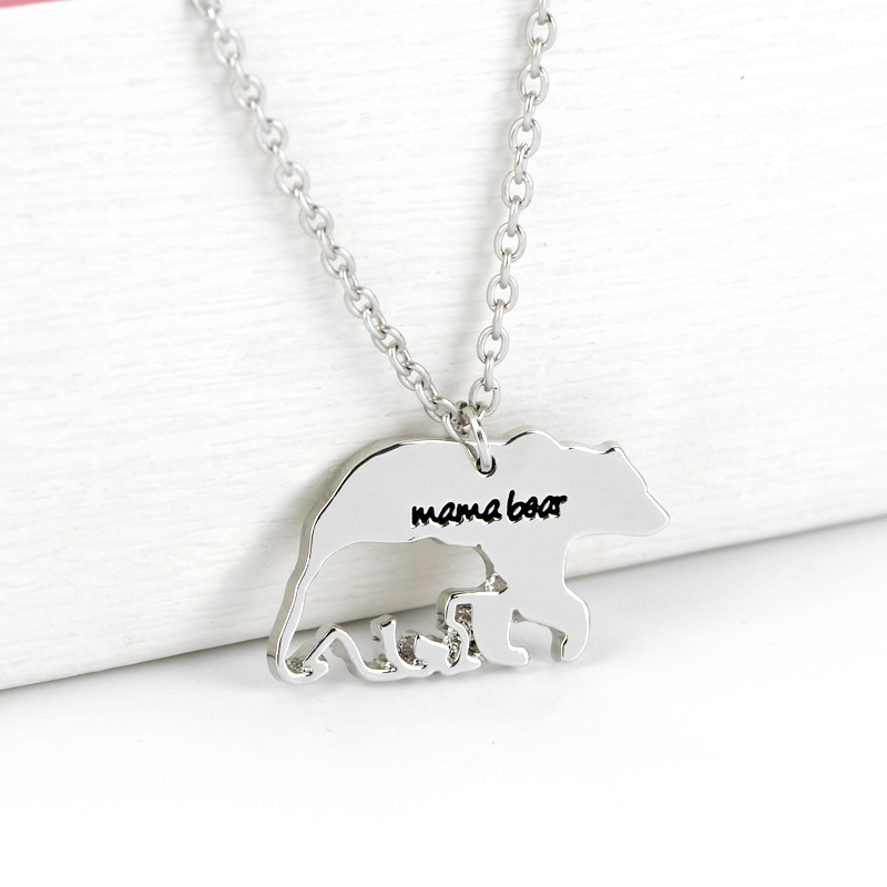 

Mama Bear Tag Engraved Animal Pendant Necklace Silver Mother Love Necklace Simple Fashion Mom and Children Choker Jewelry