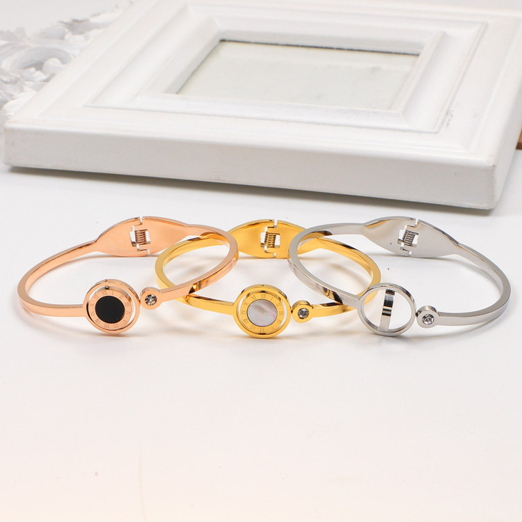 

High Quality Fashion Designer Bangles B Letter Roman Numerals Black and White Rotating Diamond Hollowed Titanium Steel Bracelet Couple Jewelry Wholesale