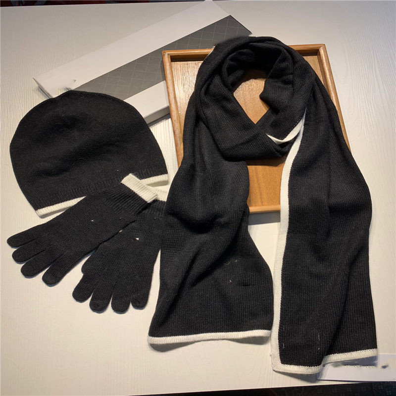 

HIGH Quality Classic lattice Winter hats designers bone cap Mens women Couple scarf hat two-piece suit Scarf Caps Men Scarves Sets03