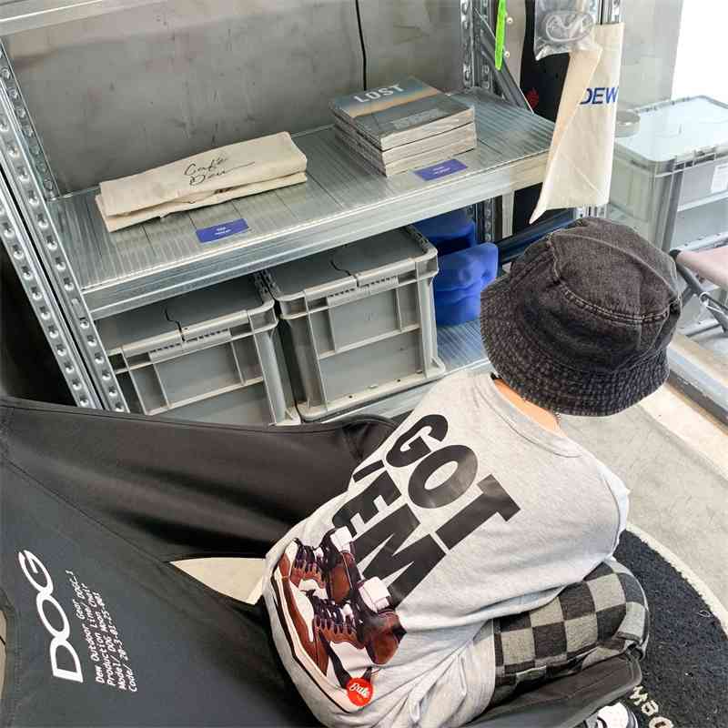 

Small light pickup lettered sneakers printed boys' Autumn top chaopai children's Korean long sleeved sweater 2021 NEW