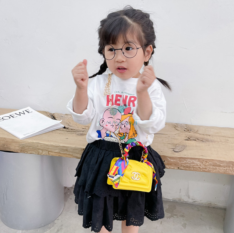 

Luxury Girls Silk scarves handbag Designer kids Metal buckles bags children letter embossing square one shoulder bag Lady Mini purese A6286, Black