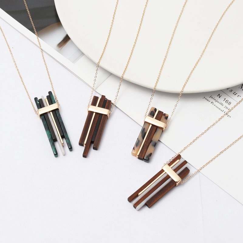 

Original Design Natural Wooden Resin Pendant Necklace with Gold Chain Wholesale