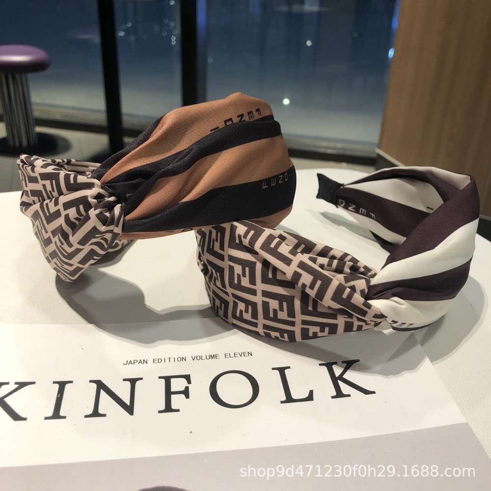 

Korean fashion of the East Gate Middle Ancient women's hairband letter ornaments for women, Black;brown