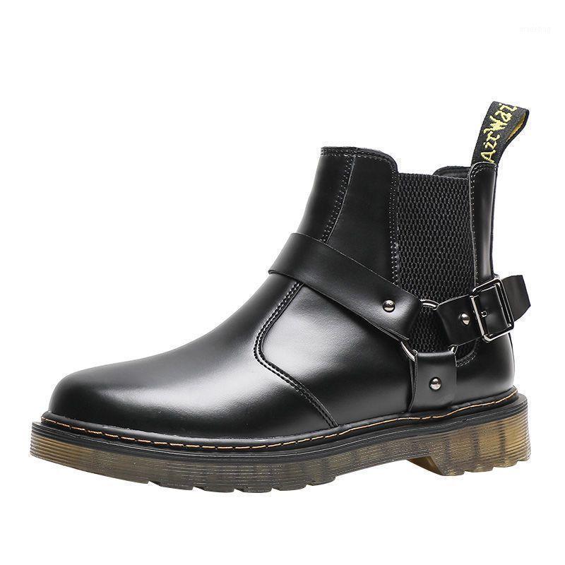 Bottes Sous cuir femme cheville automne rivet boucle courte pour femme plate mode femme noire hiver punk motocycle chaussures