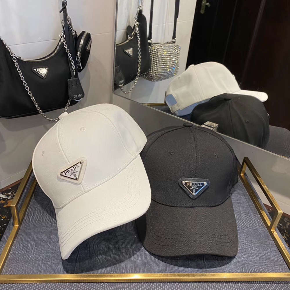 

cap P family baseball cap triangle fashion simple style, men and women wear very low-key design, Black