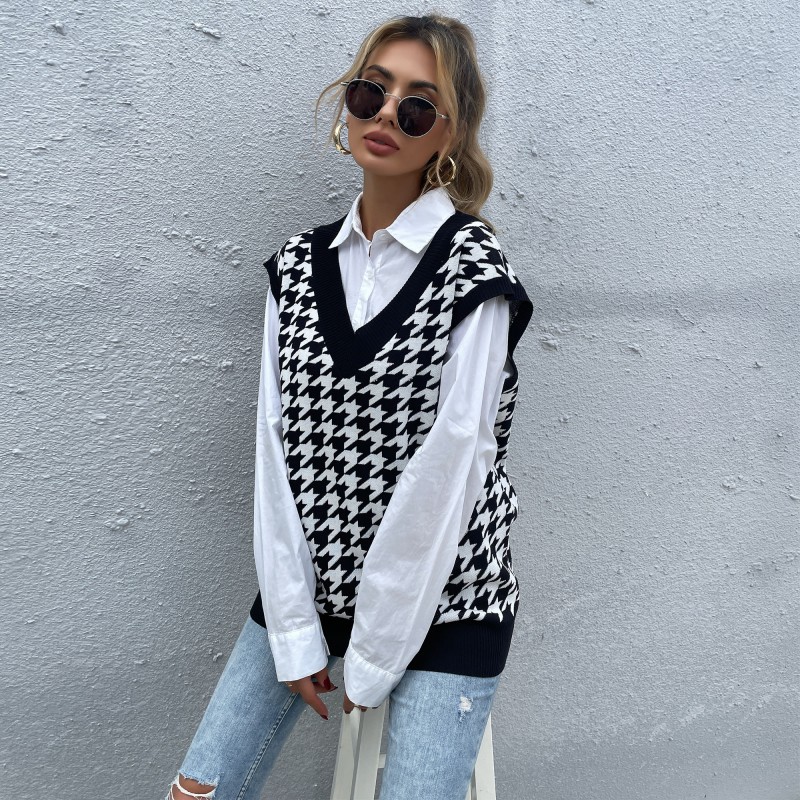 

Autumn new loose houndstooth V-neck knitted sleeveless vest, White;black