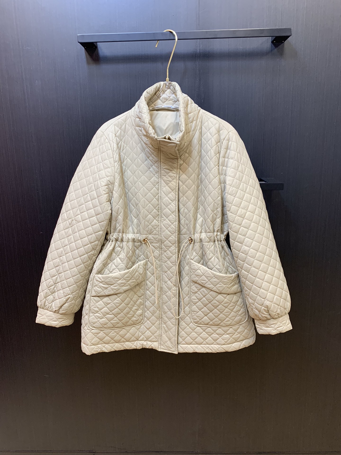 

Stand neck and waist slim temperament new Lingge coat, Customize