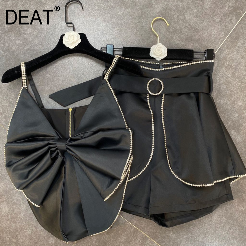 

Spring Arrivals Black Solid V-neck Diamond Edge Bow Women's Sling With Belt High Waist Shorts Two Piece Set MZ431 210525