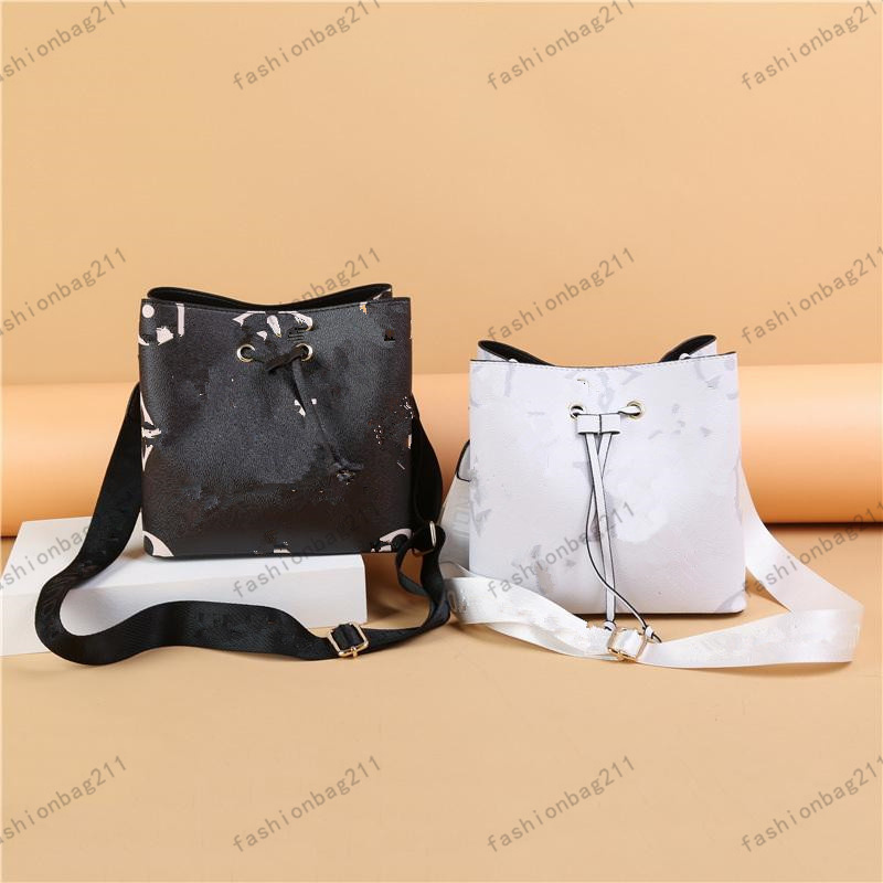 

Many colors Luxurys Designers woman hand Bags 2021 Fashion Pattern Satchel Shoulder Chain Crossbody Purse Lady Classic Style gift Bag withhigh quality Drawstring, Yellow wallet