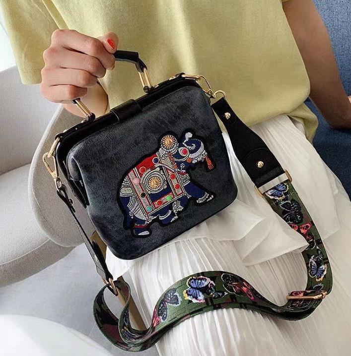 

The rivet bags luxurys designers 2021 High Quality Lady Artwork Genuine Leather Women Fashion diagonal cross shoulder chain bag