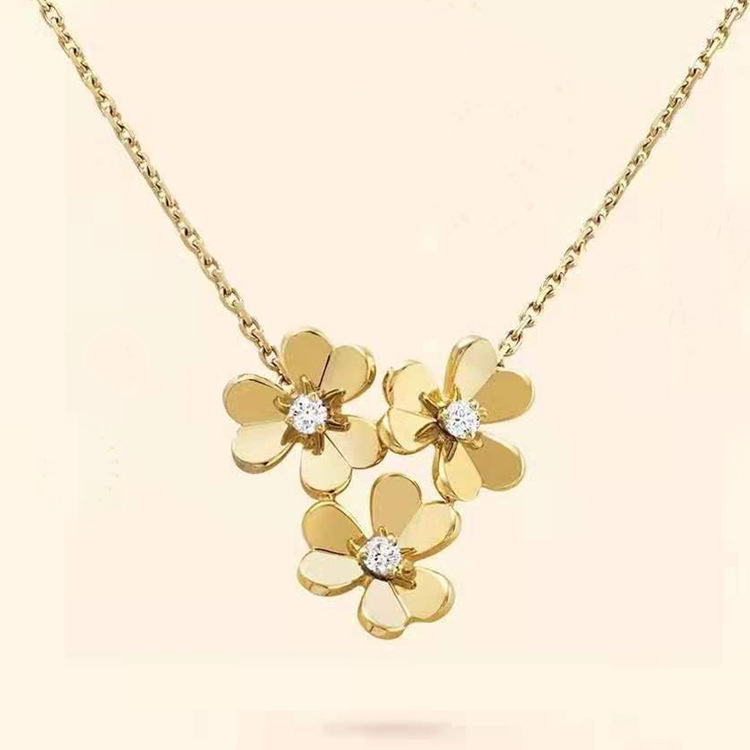 

Clover Necklace Live Style Jewelry Electroplating Real Gold Non-fading Party Gift
