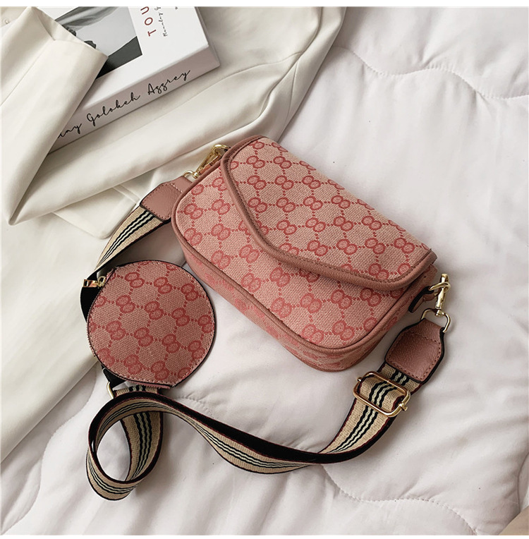 

Sole by designer This year's popular bag women's summer new fashion one shoulder texture messenger small square purse, Khaki