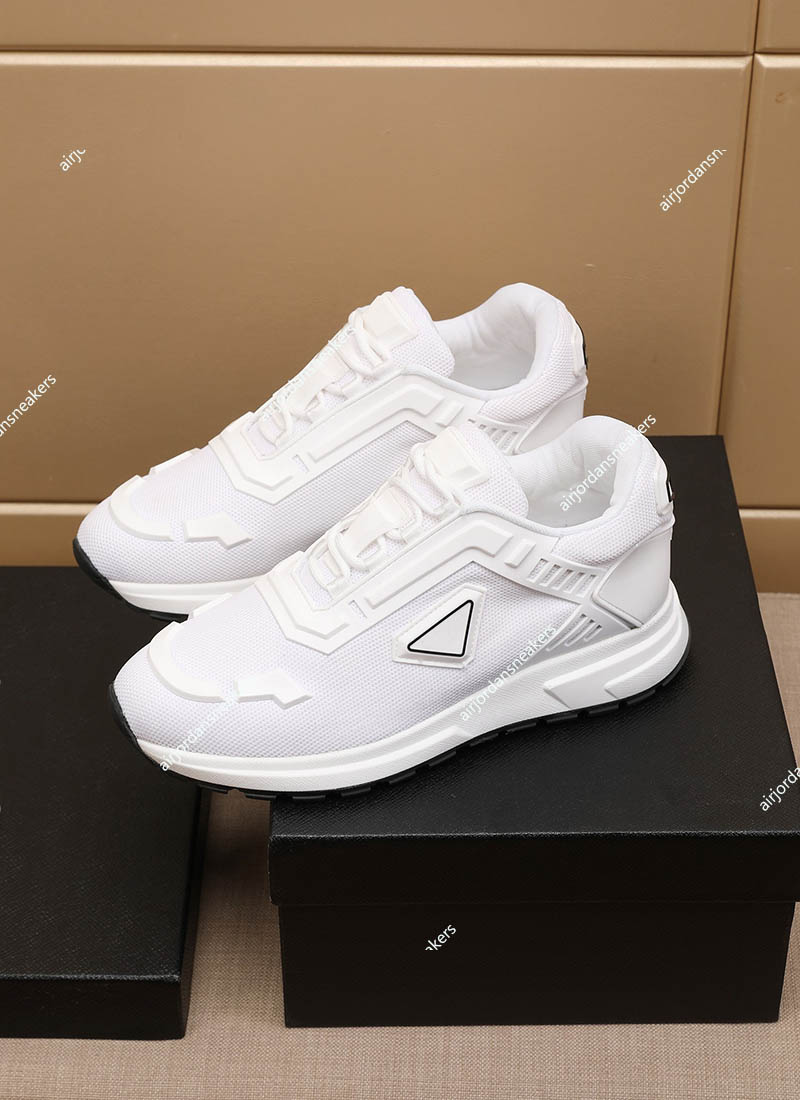 

Men Luxurys Designers Shoes, elegant and novel mens Nylon casual sneakers, incorporating a triangular logo with sports elements,size 38-44, Black