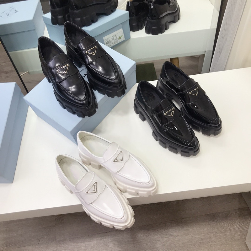 

2022designer shoes famous brand shoe Top quality Patent leather Triangle logo women's lulu red bottom high heel flat metal buckle sexy Autumn winter size 35-41 With box, Black matte