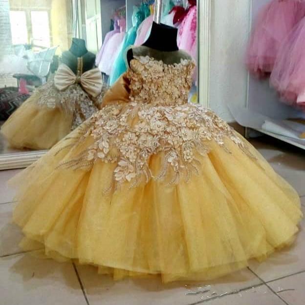 

2021 Cute Gold Girls Pageant Dresses Tulle Jewel Neck Illusion Sleeveless Hand Made Flowers Pearls Beads Bow Flower Girl Dress For Wedding Birthday Gowns, Black