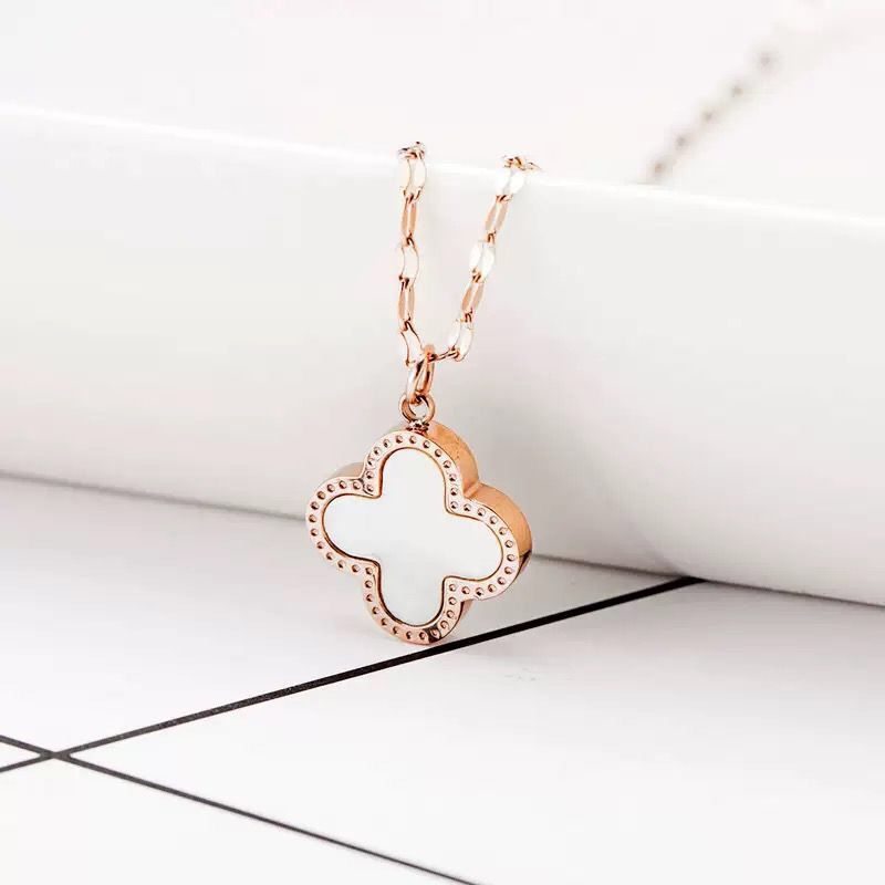

Four Leaf Clover Necklace Alloy Pendant Lady Jewelry High Sentiment Simple Mother's Day Wedding Travel Commemorative Gift, Silver