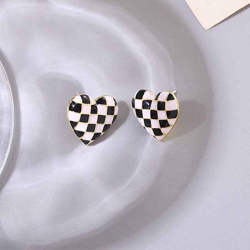 

S2682 Fashion Jewelry S925 Silver Post Peach Heart Earrings Black and White Checkerboard Heart Stud Earrings