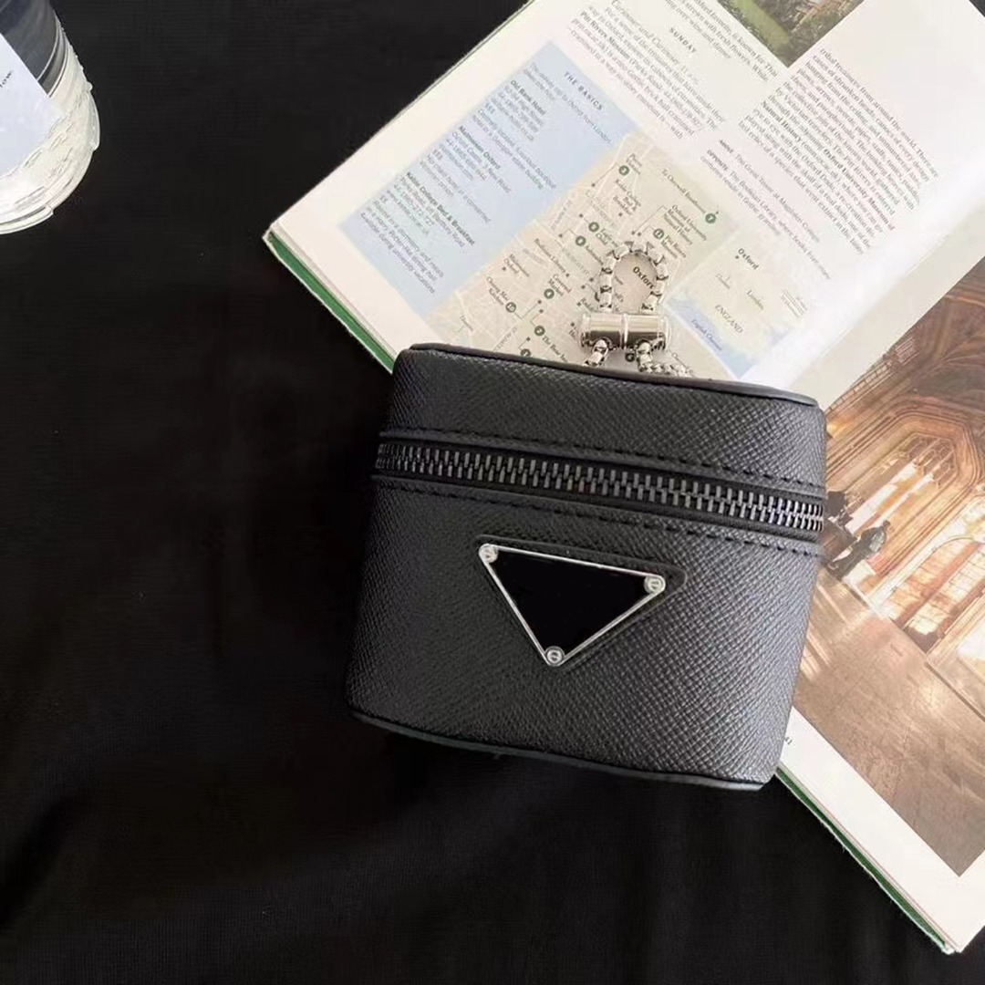 

Luxurys Desingers AirPods Pro Case Headphone Accessories Wireless Bluetooth Earcase Simple with Chain airpod Cover Shockproof 2/3 good nice