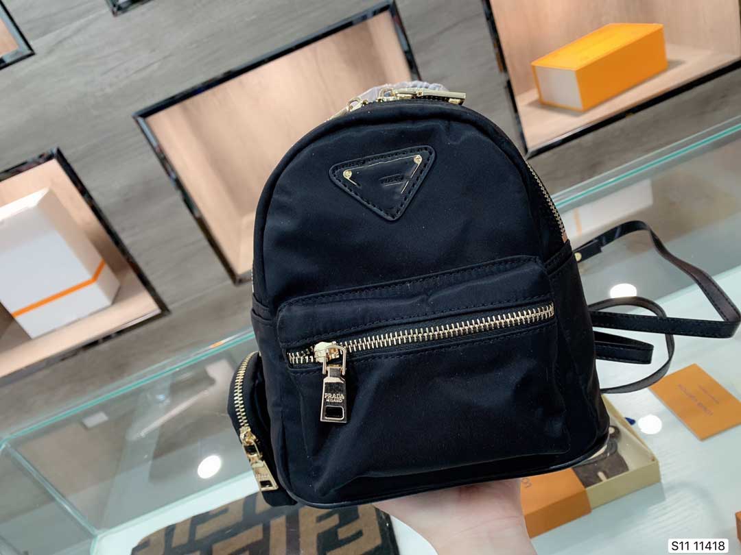 

Women's designer bag fashion backpack fine texture large size large capacity internal pocket quality new college style solid color black