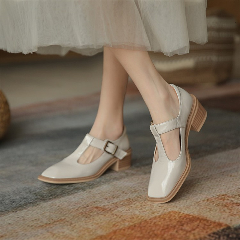 

Sandals spring/autumn women's retro-toe square foot shoes in the form of t-buckle. Square heel pumps. Solid casual shoes. Mary jane woman AI5N, 1# shoe box