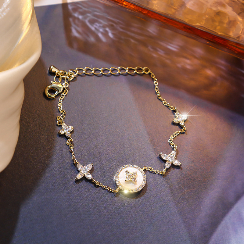 

Luxury Fashion Plum Blossom Cross Natural Shell Stone Charm Bracelet Woman Exquisite Gold Chain Cuff Bracelet Girl Jewelry Gift