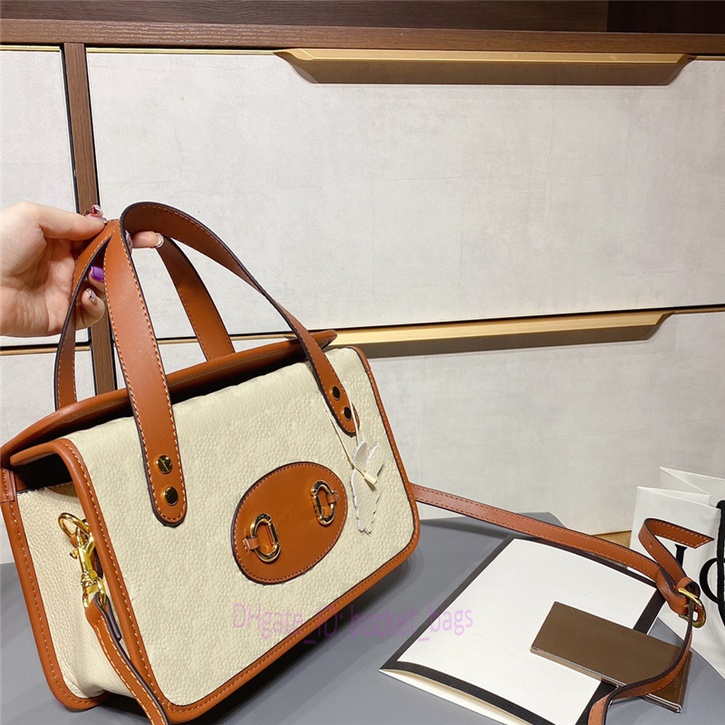 

2021 New Luxury Designers Hot selling Lady Fashion Canvas bags Big Handbags Letter Plain Lock Tote Interior Slot Pocket Cover Card Holders all-match Two-tone Totes, Style 0