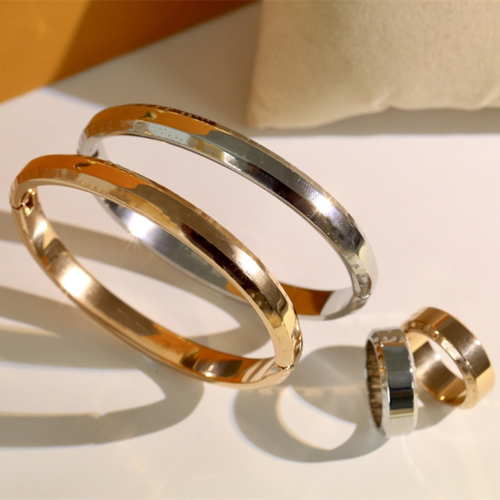 

Letter Bangles Printing Bracelet New Fashion Bracelets High Quality Titanium Steel Elegant Shape Oval Jewelry Supply