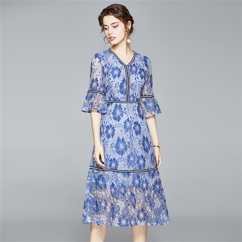 

Fashion European Style Blue Print Lace Dress Women Summer Flare Sleeve V-neck Casual Bohemian Dresses 210602