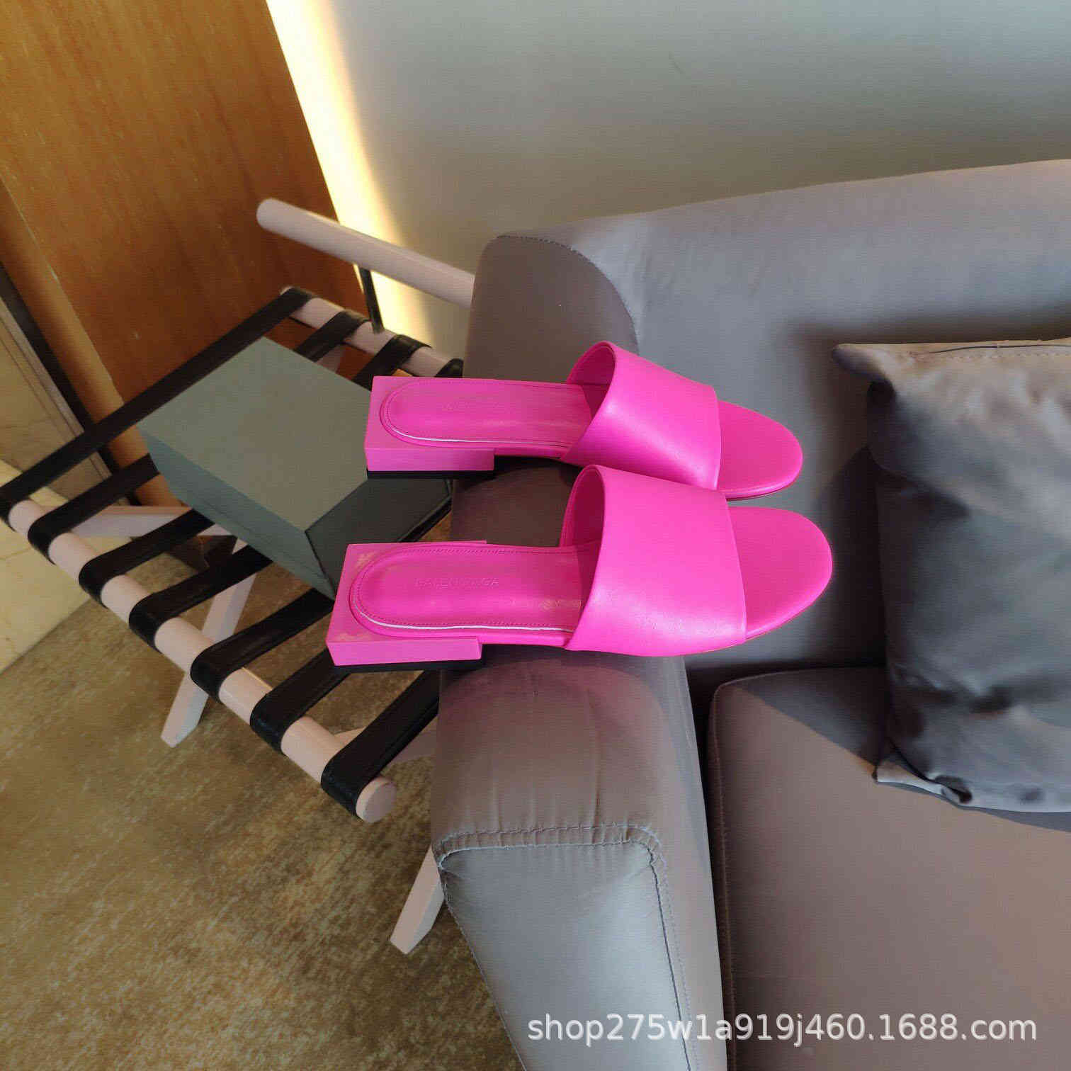 2021 Summer New Flat Comfort Color and Fashion Round Head Square Root Sexy Goddess Sandals Zlh