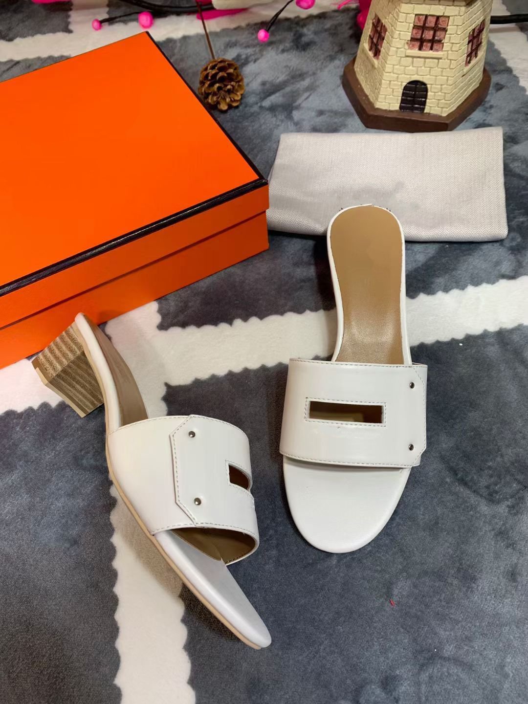 

Fashion Paris Womens Beautiful Scuffs Shoes Summer Beach Slides Girls Flat Slippers Ladies Flip Flops Loafers with h kjhSS001