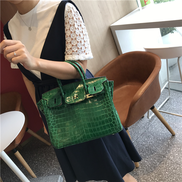 

2021 Charming Autumn and Winter New Crocodile Pattern Bag Genuine Leather Womens Bag Shoulder Crossbody Bag Lady Handbag Big Twis, Black 25cm black