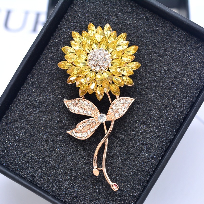 

Sunflower Diamond Brooch Fashion High-end Flower Corsage, Gray