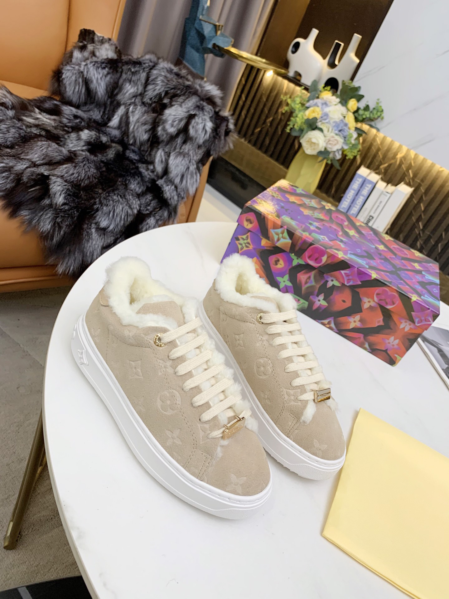 

Top Quality luxurious Ankle Boots Luxurys Designers Shoes Originals Casua Ladies Party Prom Luxury brand White lamb Plush Suede embossed, Beige