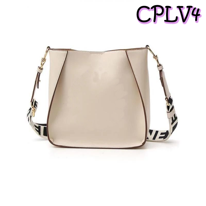 

European and American luxury fashion trend handbags 2021 shoulder bag Artwork dinner diagonal small square Plain leather perforated letter b