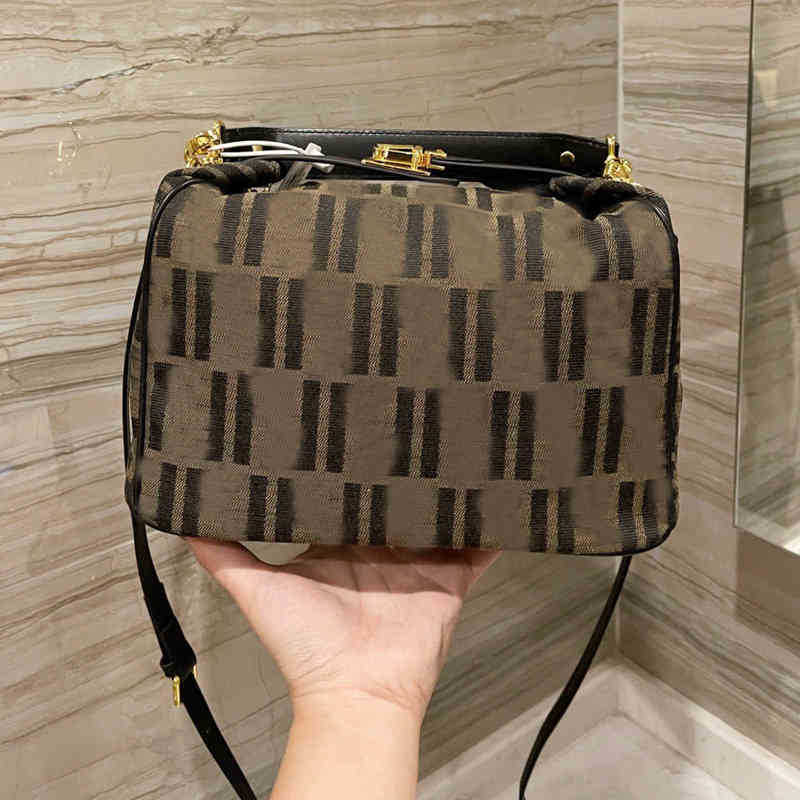 

Flower Classic Shoulder Bags Black Handbags Purse Retro Crossbody Bag f Letter High-capacity Zipper Closure Removable Strap Square Wallet