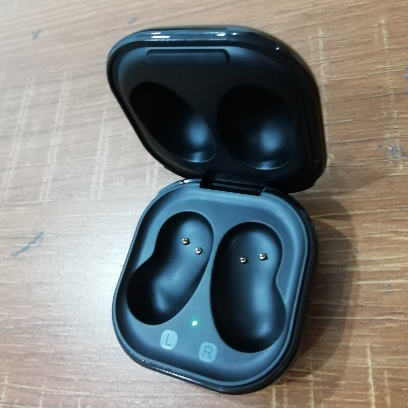 

Earbuds Live Bluetooth Earphone True Wireless Buds TWS Earphones Noise Reduction with Mic for R 180 Headphone, Extra payment for remote area