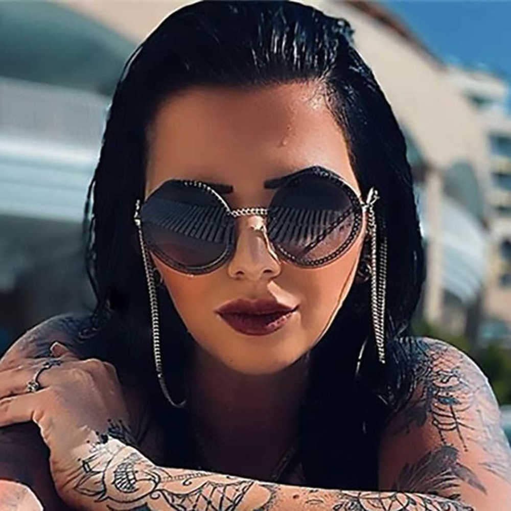 

Metal Classic Vintage Round Sunglass Luxury Brand Digner Sun Glass With Chain Unique elegance Womens Shad lunette, White;black