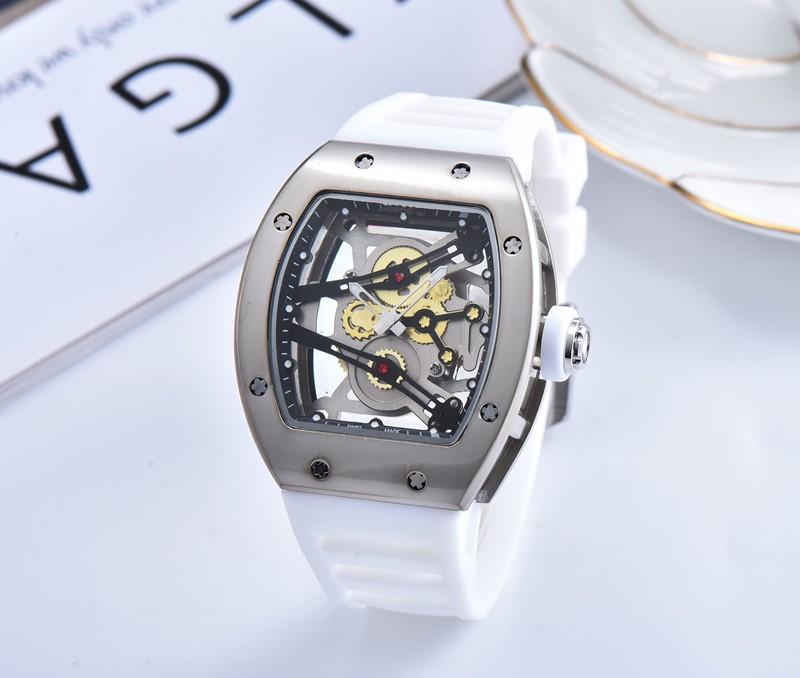 

2021 new skull sports watch set auger retro series leisure fashion quartz watch men and women4