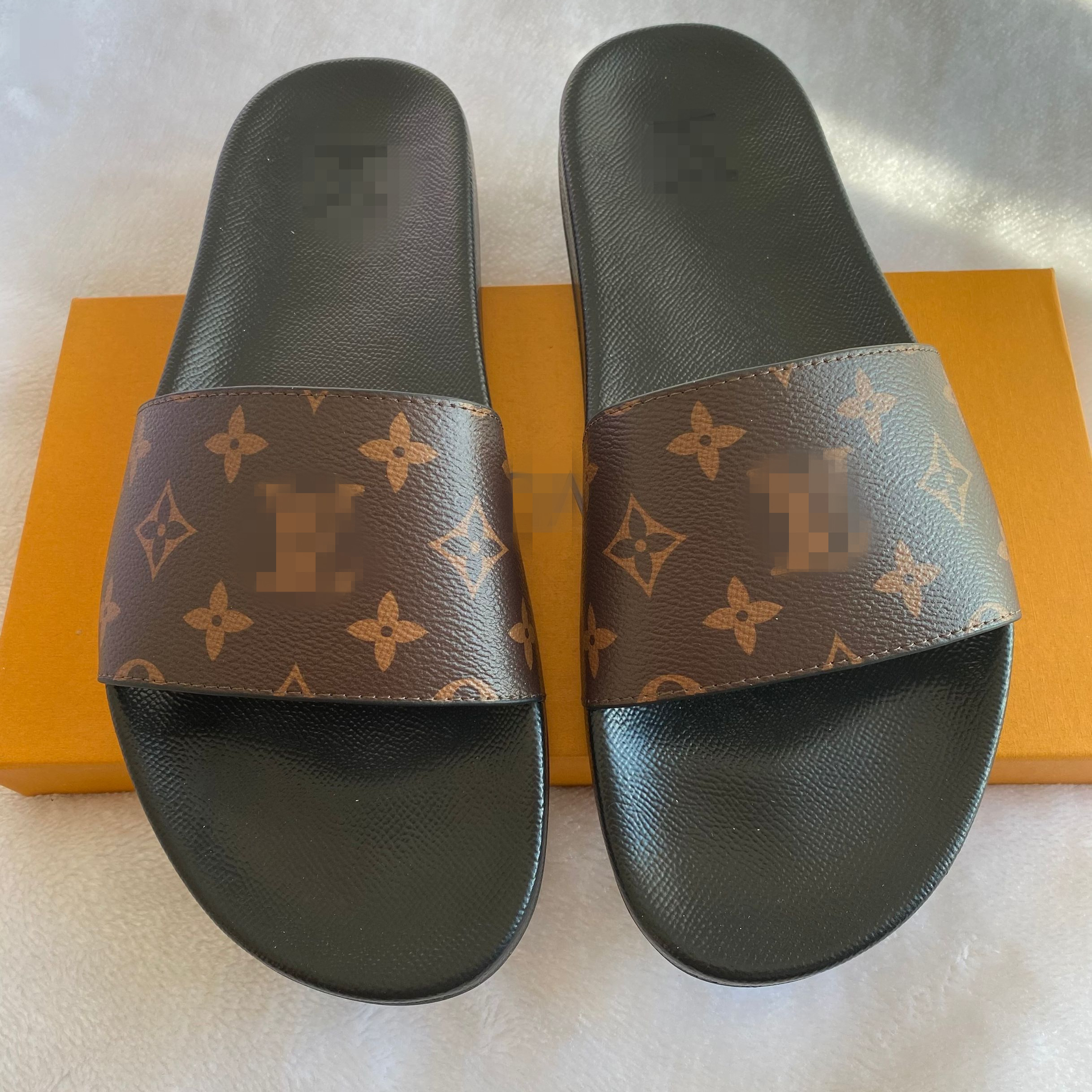 

30 Style Women Men LOUIS Sandals VITTON Flat Heel Slippers Design Print Letter Sandal Shoes Lady Flip Flops with Box 35-45, Black