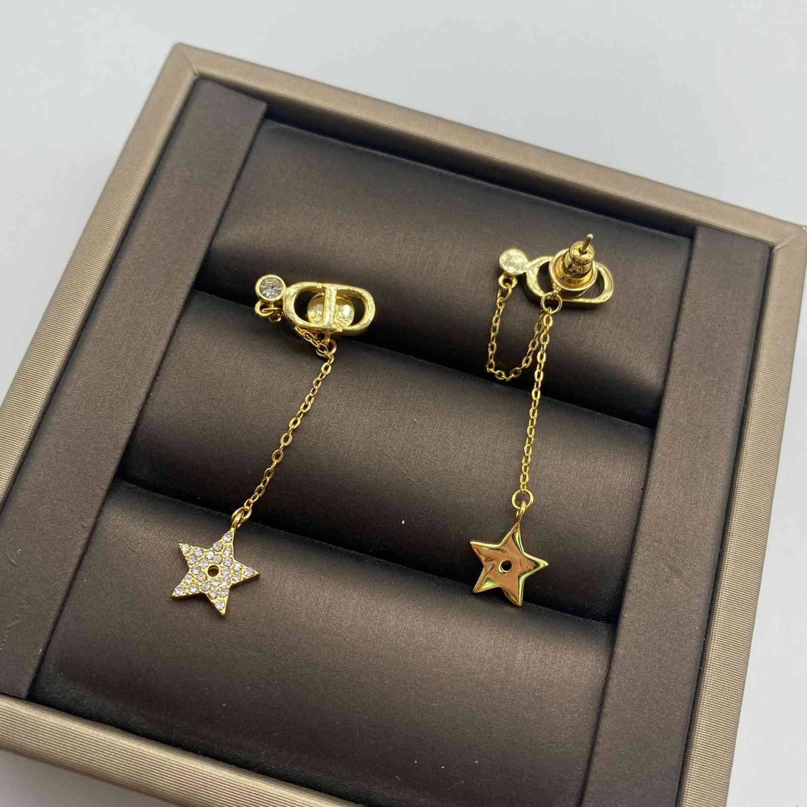 

D new star studded with diamond tassel long earrings temperament Fashion Branded signature small fragrance Earrings, Golden