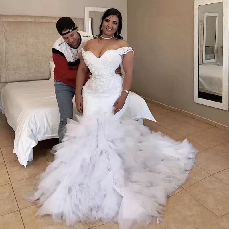 

African Plus Size Mermaid Wedding Dress Off-Shoulder Tiered Lace Skirts White Appliques Vintage Bridal Gowns Custom Made