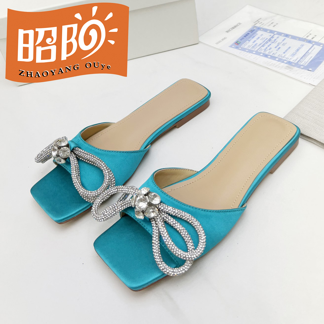 

2023 spring and summer new women's luxury slippers silk surface Rhinestone Beaded bow decorative square head flat sandals, Grey
