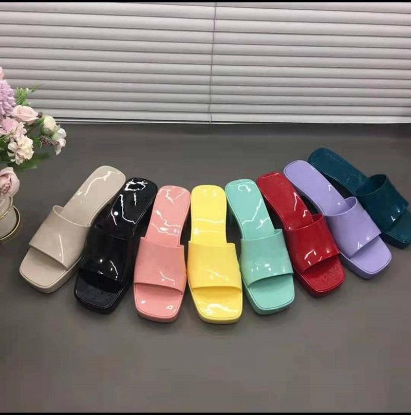 

2021 High Quality Women Printing Sandals Thick Bottom Slippers Platform Alphabet Lady Sandal Patent Leather Designer Fashion Shoes With Box, Color 1