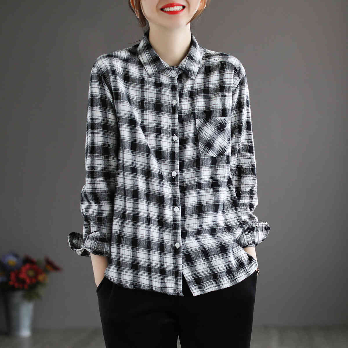 

Johnature Women Plaid Vintage Shirts And Tops Casual Loose Cotton Blouses Spring Korean Style Female Clothes Soft Shirt 210521, Red