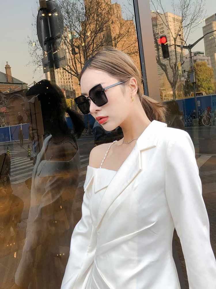 

Fashion avant garde men's and women's sunglasses glasses frame designer sunglasses party activities attract attention lead the tre, White;black