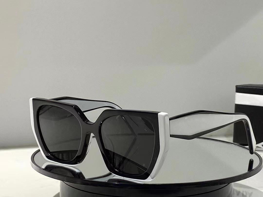 

Sunglasses For Men and Women Summer 15W-F Style Anti-Ultraviolet Retro Plate Full Frame Fashion Glasses Random Box