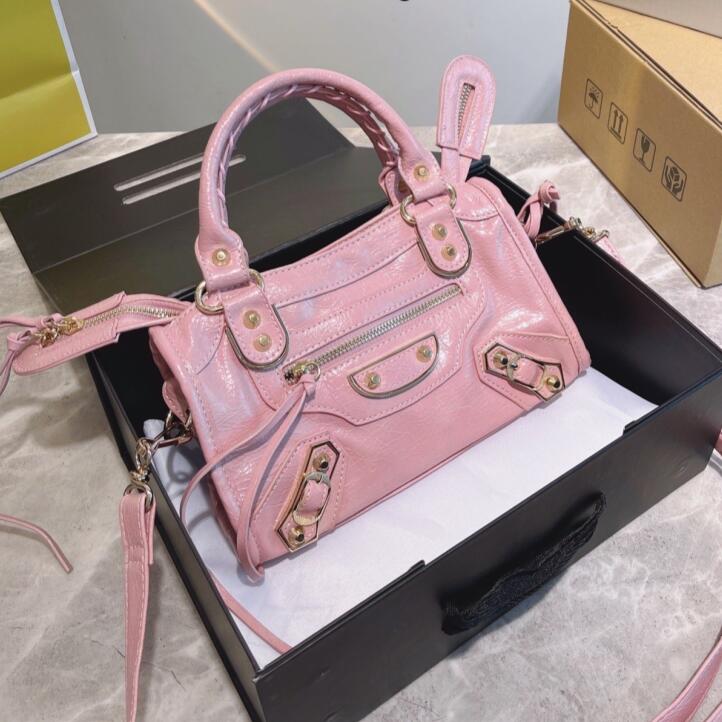 

Top Motorcycle Locomotive Crossbody Bag Designer Bags Girls Handbags Axillary Shoulder Bag Removable Strap Zipper with High Quality, Price difference