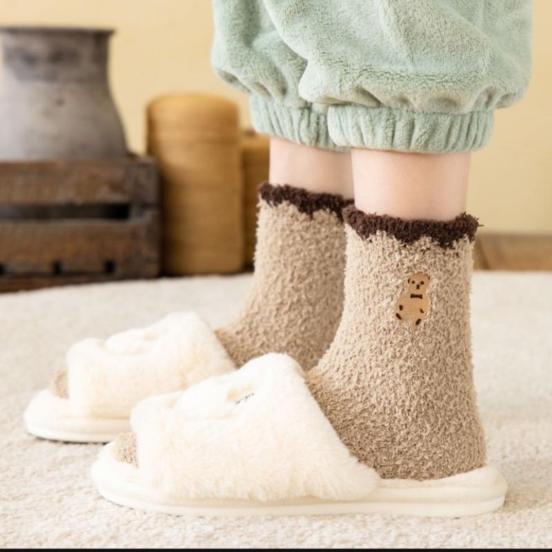 

Christmas Decorations 2021 Women Embroidered Cartoon Bear Socks Female Kawaii Tube Coral Plush Thickened Warm Towel Sleeping Floor Sox